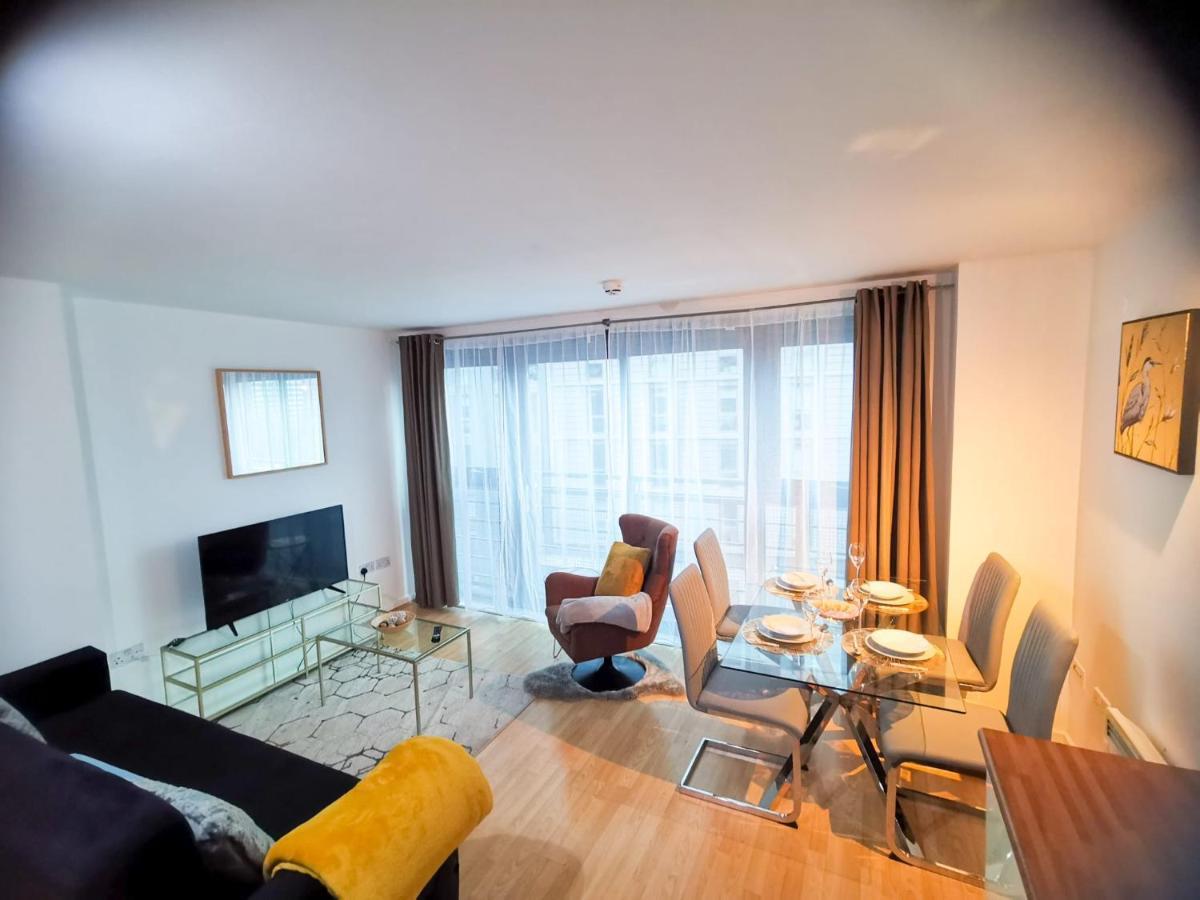 Lovely 2-Bedroom Apartment, Free Parking 曼彻斯特 外观 照片