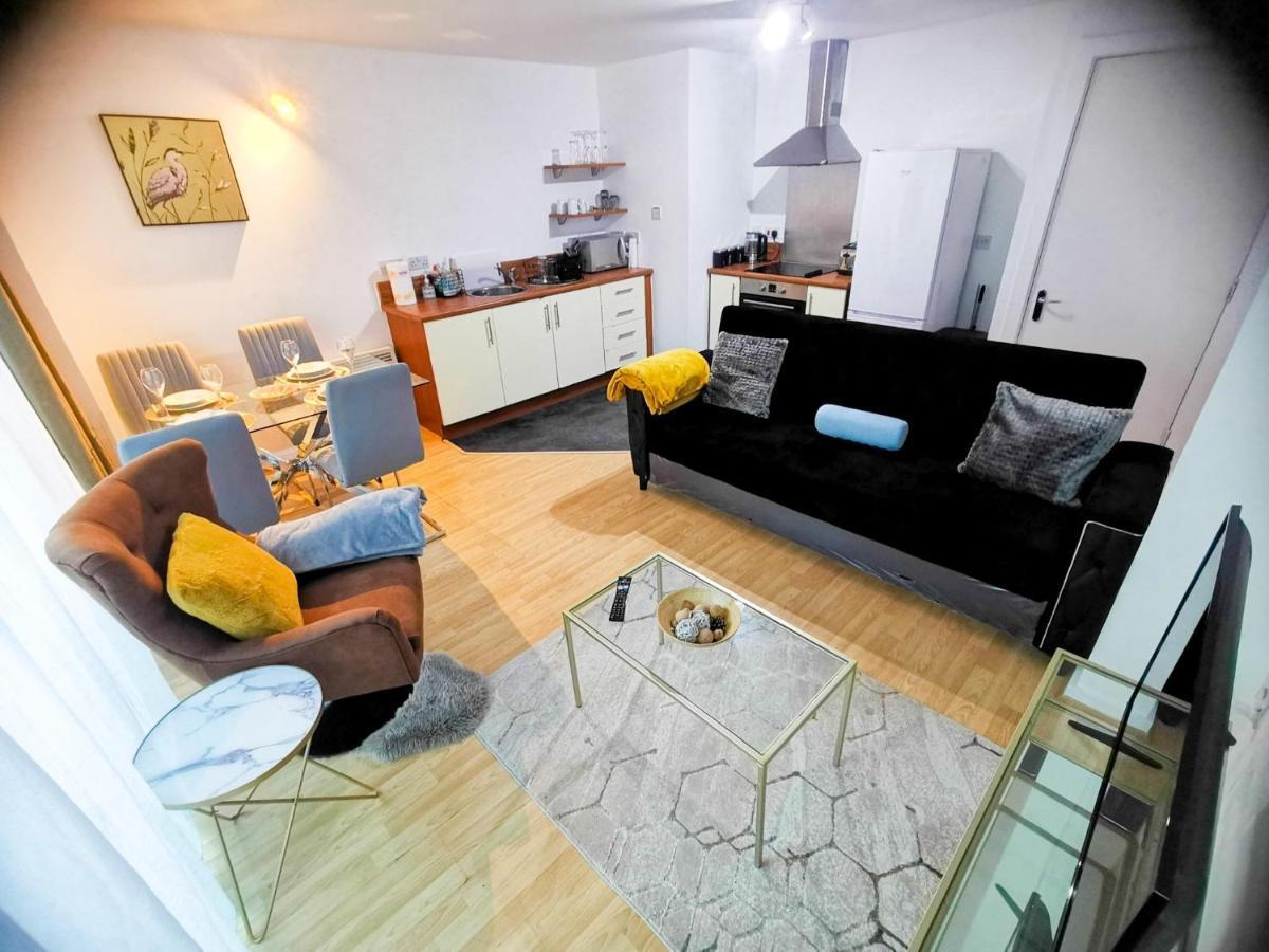 Lovely 2-Bedroom Apartment, Free Parking 曼彻斯特 外观 照片