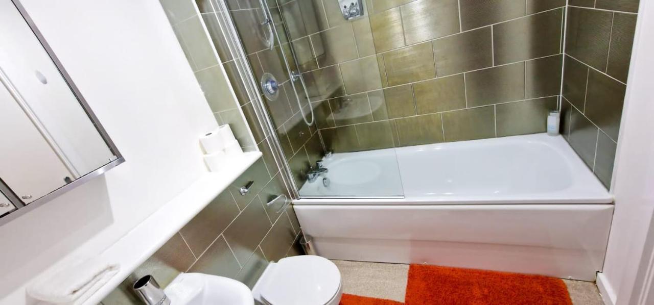Lovely 2-Bedroom Apartment, Free Parking 曼彻斯特 外观 照片